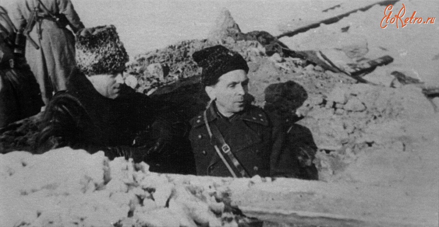 Войны (боевые действия) - Генералы К.К. Рокоссовский и П.И. Батов на передовой.