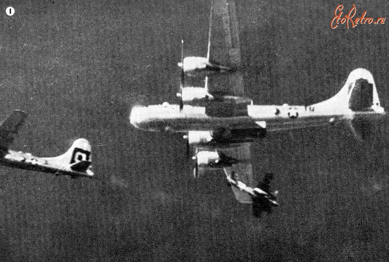 Войны (боевые действия) - Японский тяжелый истребитель Kawasaki Ki-45 атакует американский бомбардировщик В-29 