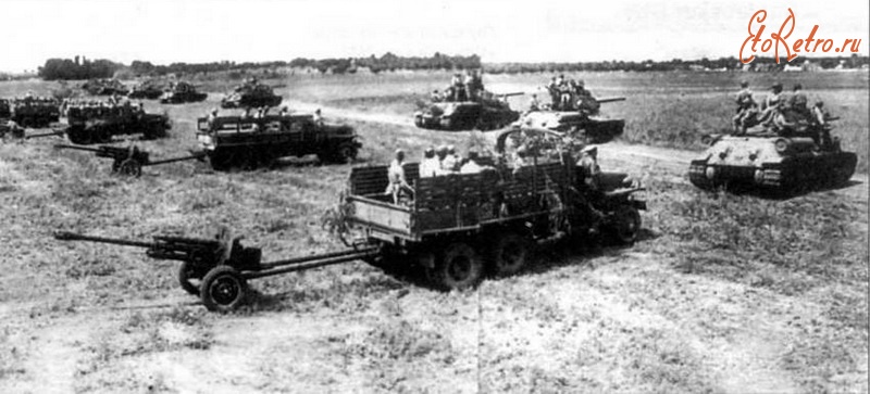 Войны (боевые действия) - Танки Т-34-85 и грузовики 