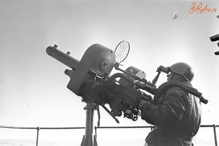 Корабли - Спаренный 12,7-мм пулемет Кольт-Браунинг M2 на корабле советского флота