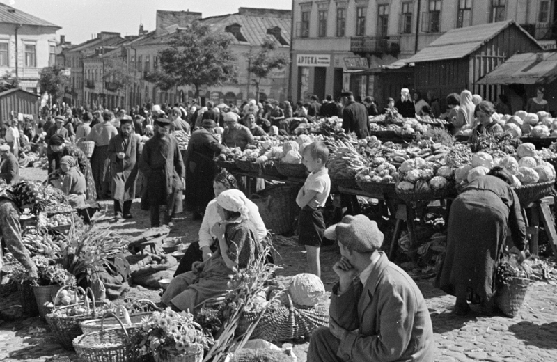Люблин - Люблін.Польша.  Торговий ринок при вулиці Світодускій.