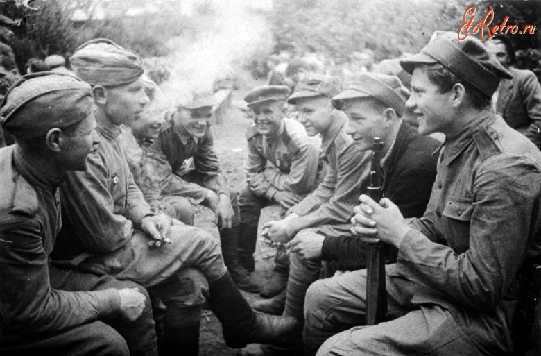 Белосток - Солдаты Войска Польского беседуют с красноармейцами