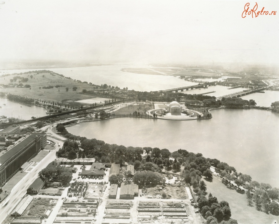 Вашингтон - Great View of Jefferson Memorial and Capitol Building from Washington Monument США , Вашингтон (округ Колумбия)