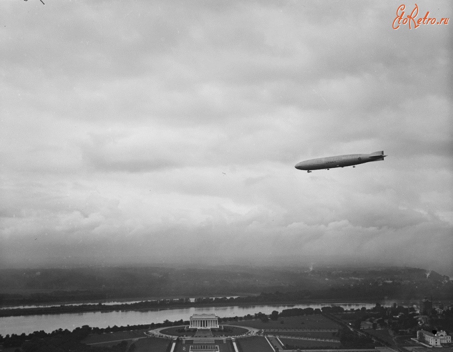 Вашингтон - Blimp over Lincoln Memorial, Washington, D.C. США , Вашингтон (округ Колумбия)