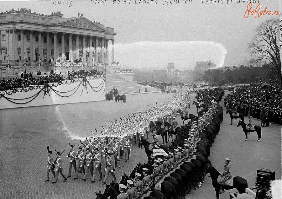 Вашингтон - Photo shows lines of cadets on foot and horseback at the United States Capitol, Washington, D.C., for the first inauguration of President Woodrow Wilson, March 4, 1913. США , Вашингтон (округ Колумбия)