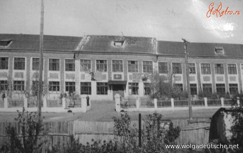 Линево - Бывший военный госпиталь. Здание построено в 1930-х гг.