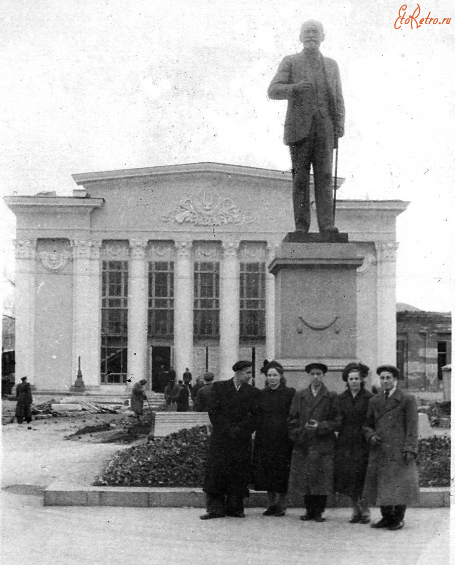 Рязань - У памятника Ивану Петровичу Павлову