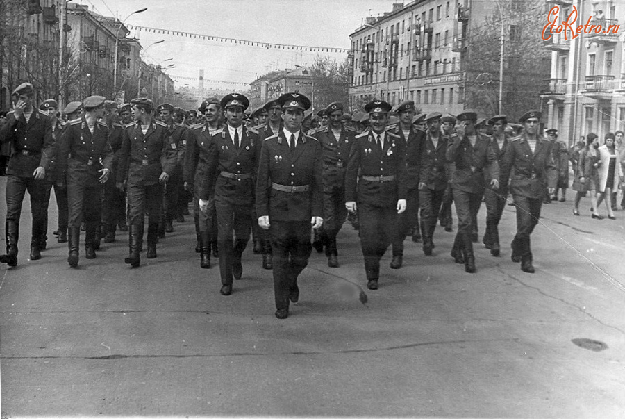 Рязань - 9 Мая. Колонна Десантного училища на Первомайском проспекте.