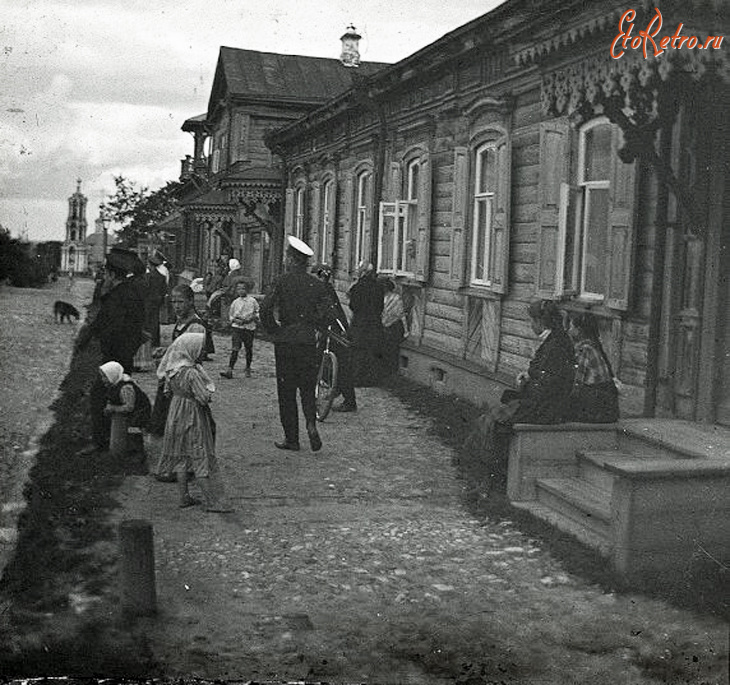 Рязань - Улица  Владимирская. У дома М.И. Кокиной.