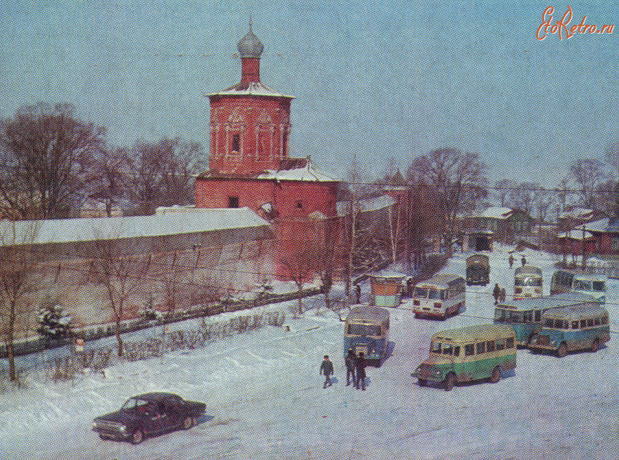 Рязань - Солотча. Площадь перед монастырём.