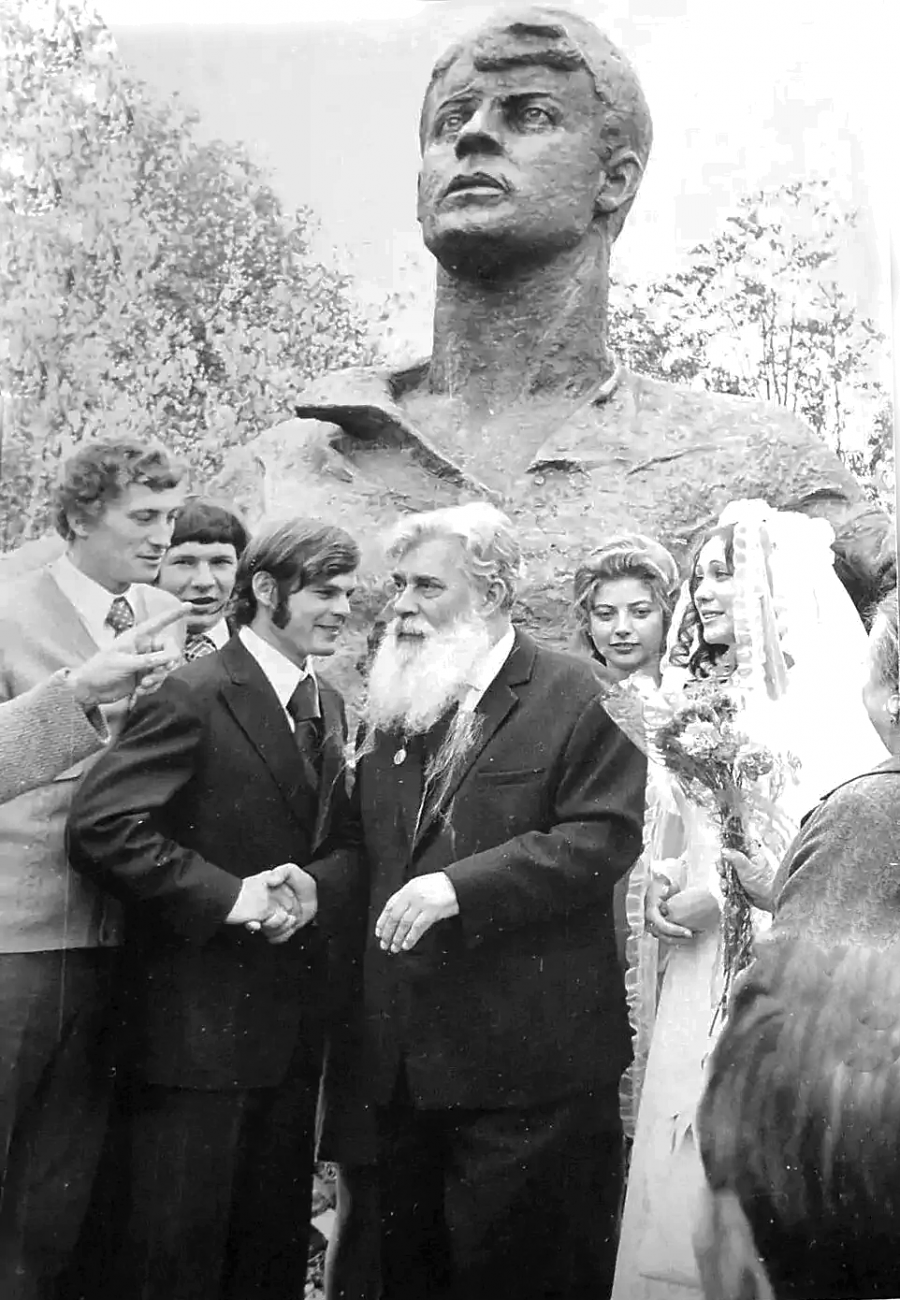 Рязань - Скульптор А.П. Кибальников на открытии памятника Сергею Есенину в Рязани 2 октября 1975 года.
