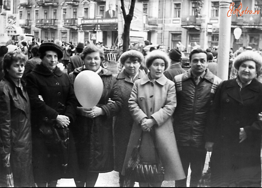 Рязань - Учителя школы №21 на первомайской демонстрации.