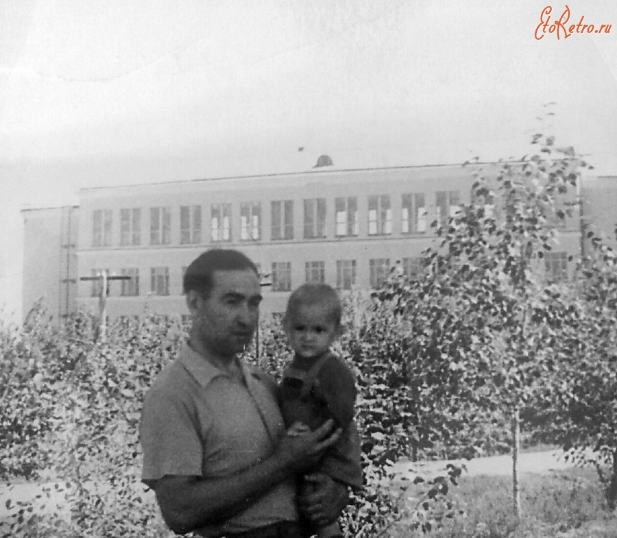 Рязань - Рязань-15. Вид на школу №21 из парка.