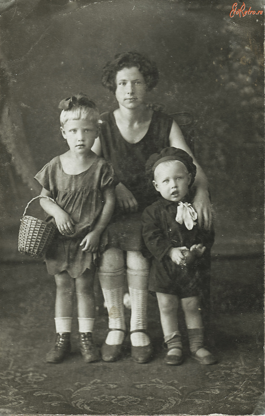 Рязань - Зинаида Черняева с детьми, Тамарой и Валерием.