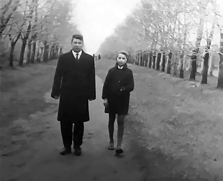 Рязань - Рязань-15 (Военный городок Дягилево). На аллее парка.