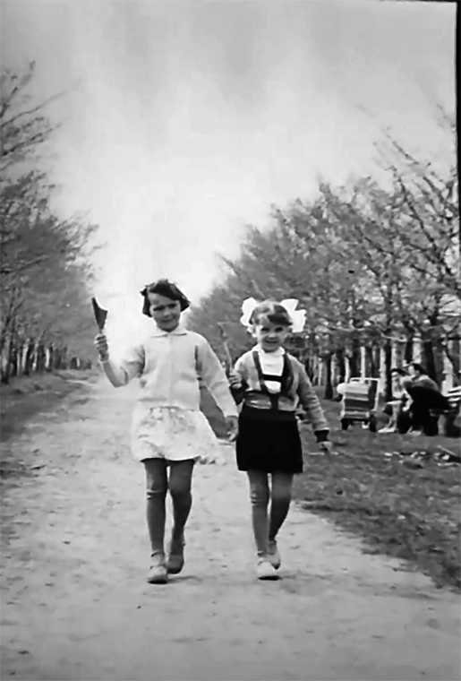 Рязань - Рязань-15 (Военный городок Дягилево). На аллее парка.