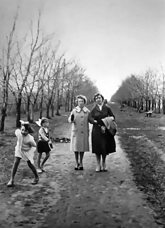 Рязань - Рязань-15 (Военный городок Дягилево). На аллее парка.