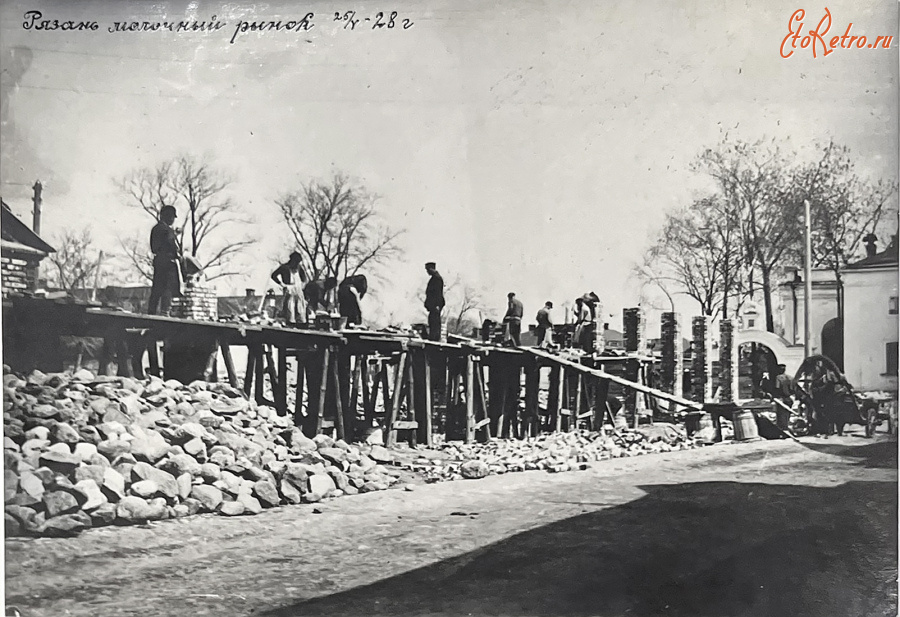 Рязань - Строительство торгового павильона Молочного рынка на Екатерининской площади.