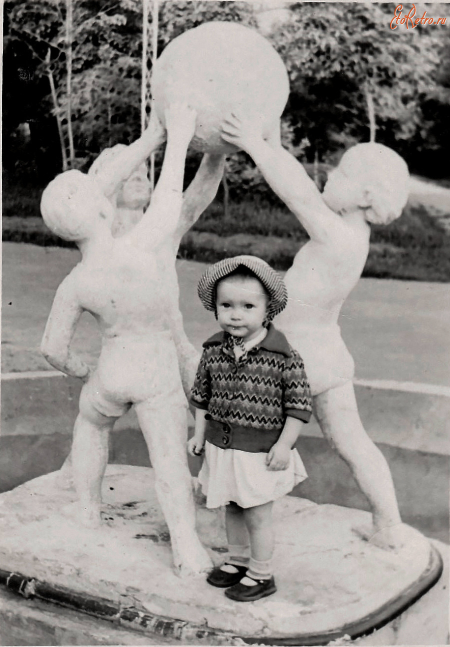 Рязань - У фонтана на Советской площади.