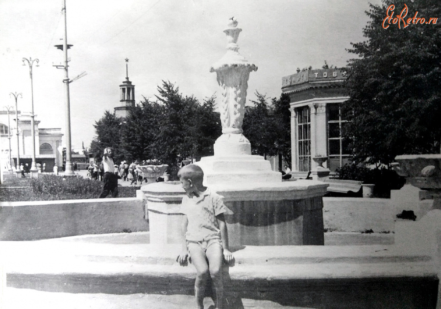 Рязань - У фонтана в Торговом городке.