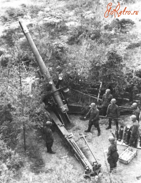 Военная техника - Советская 152 мм гаубица-пушка образца 1937 г. МЛ-20 на огневой позиции.