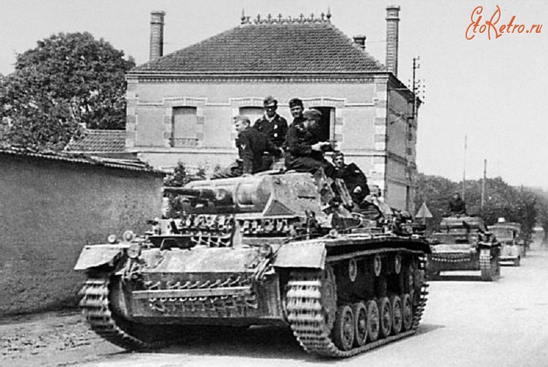 Военная техника - Танк Pz.III Ausf.E на улице французского городка. Май 1940 года