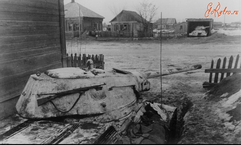 Военная техника - Замаскированные  тридцатьчетверки, январь 1942 г., район Ржева.