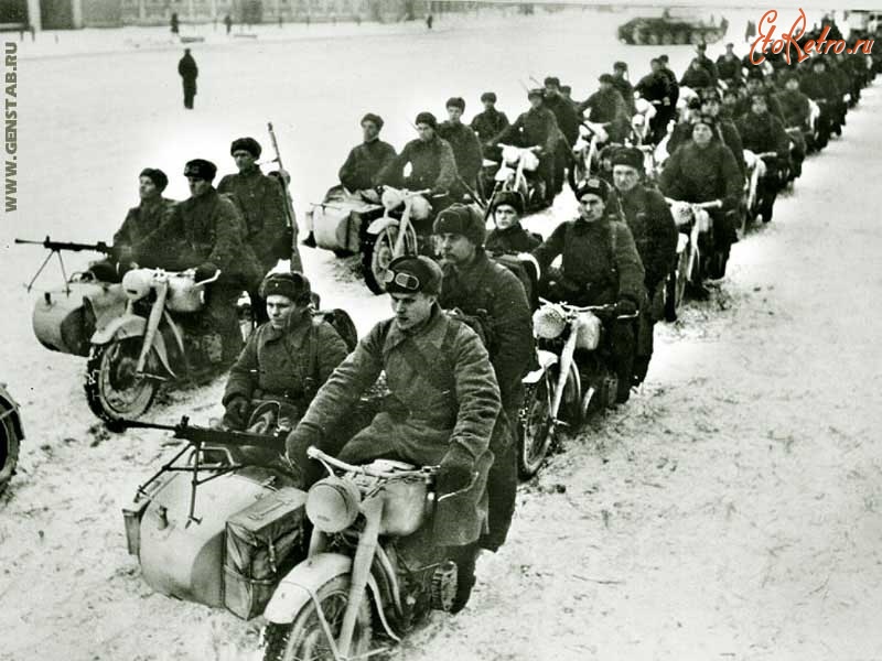 Военная техника - Колонна мотоциклистов Красной Армии на М-72