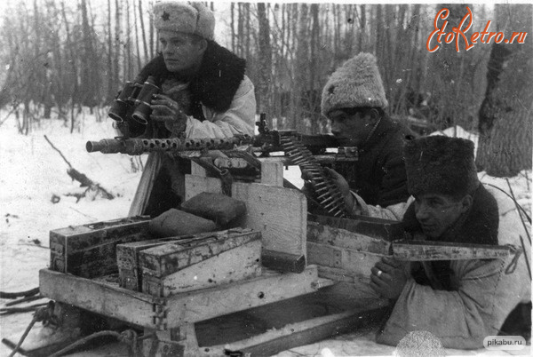 Военная техника - Партизаны  с трофейным пулеметом MG-34 установленным на санях-станке