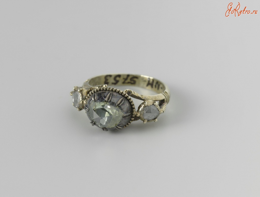 Драгоценности, ювелирные изделия - Кольцо с овальным бриллиантом