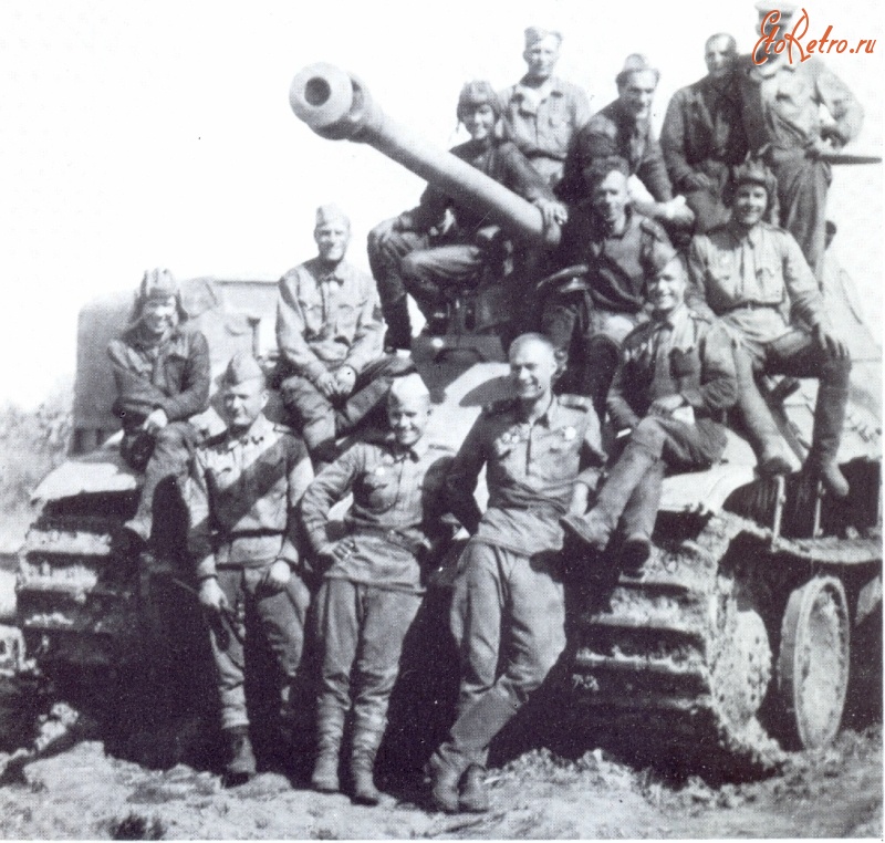 Кантемировка - На фоне немецкого танка
