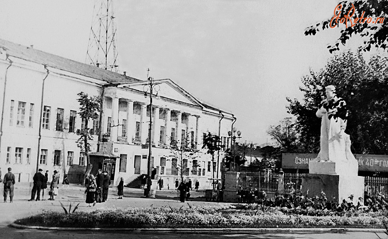 Владимир - Памятник И. В. Сталину на площади Свободы.