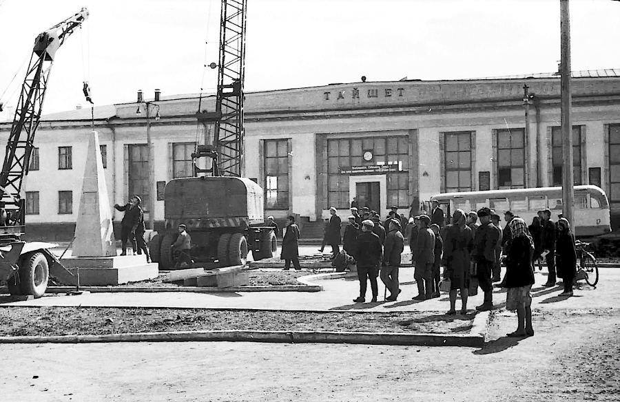 Тайшет - Установка памятника тайшетцам-фронтовикам, погибшим в годы ВОВ.