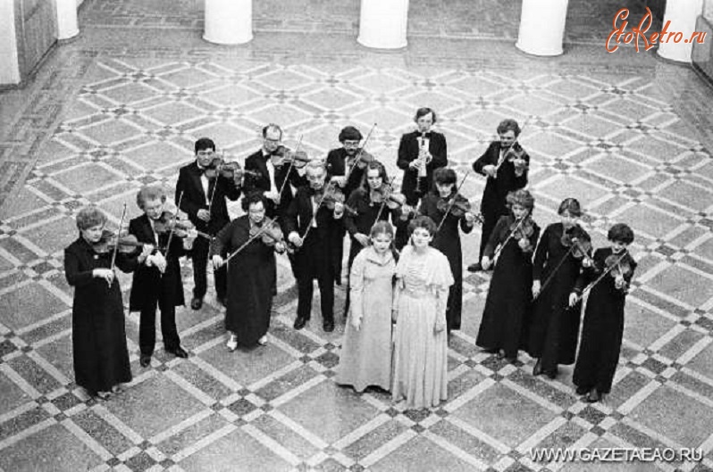 Биробиджан - Выступает ансамбль скрипачей. 1984-й год