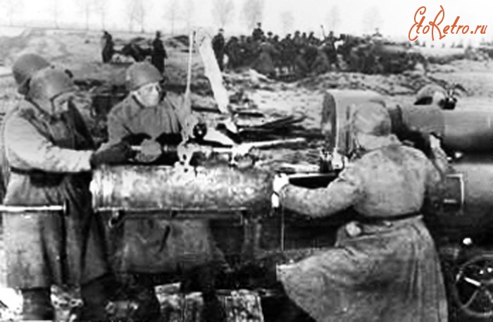Калининградская область - Восточная Пруссия, Расчет советского тяжелого орудия на огневой позиции.