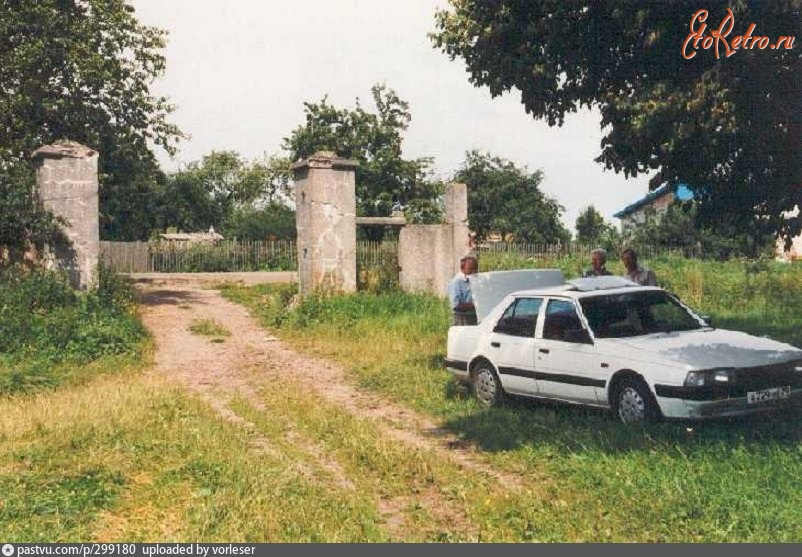 Калининградская область - Въезд в бывший замок Сандиттен 1995—1998, Россия, Калининградская область, Гвардейский район