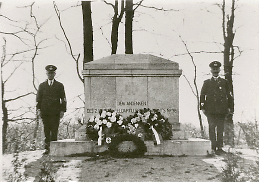 Калининградская область - Gruenweitschen, Denkmal des Feldartillerie Reg. 36, Rueckseite.