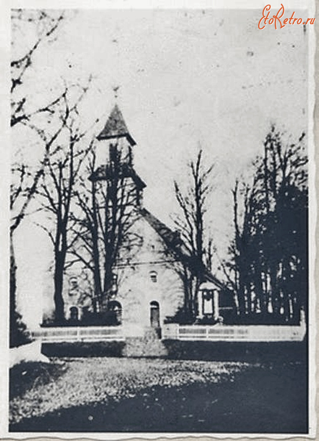 Калининградская область - Walterkehmen, Kriegerdenkmal und Kirche.