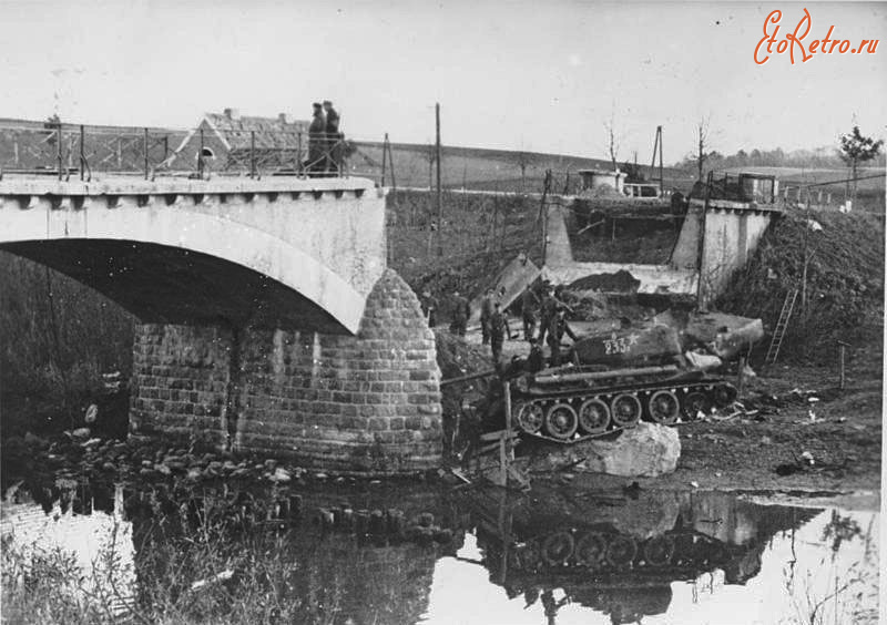 Калининградская область - Nemmersdorf. Abgestuerzter russischer Panzer.