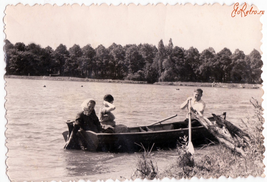 Калининград - Катание на лодке.Озеро Верхнее 1960 год.