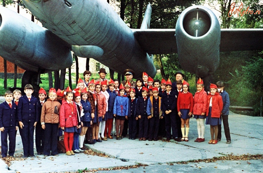 Калининград - Пионеры с лётчиком-героем Советского Союза