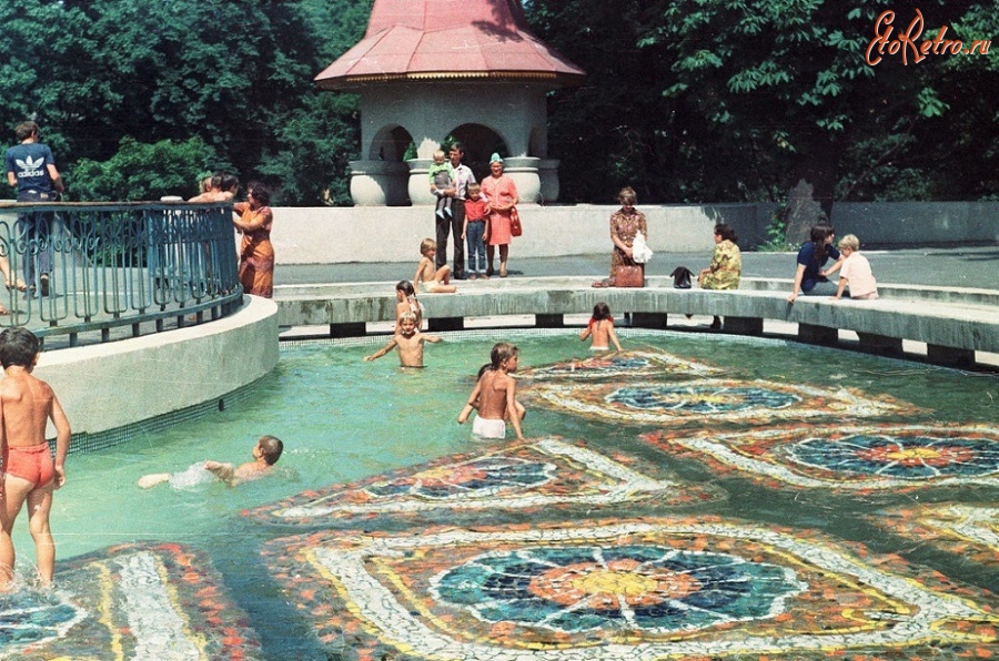 Калининград - Бассейн с мозаикой в городском зоопарке