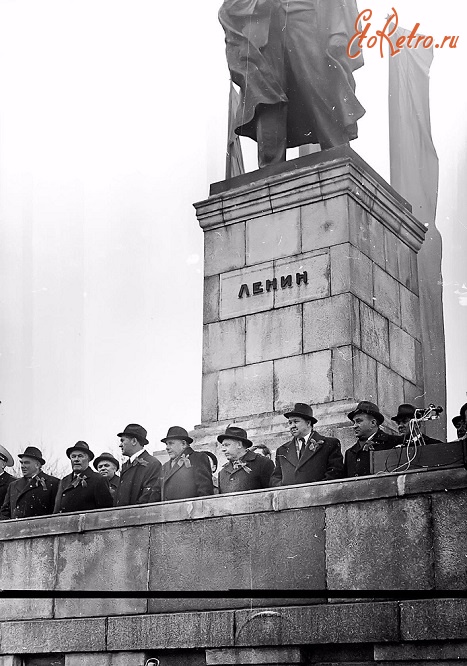 Калининград - Партийное руководство города на площади Победы 1 мая 1980 года.
