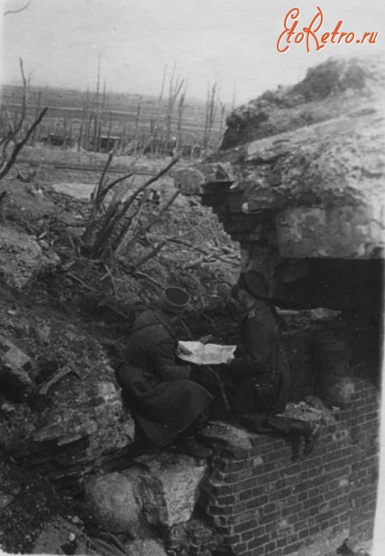 Калининград - Офицеры 1-го Оршанского гвардейского полка связи на позициях в районе Кенигсберга