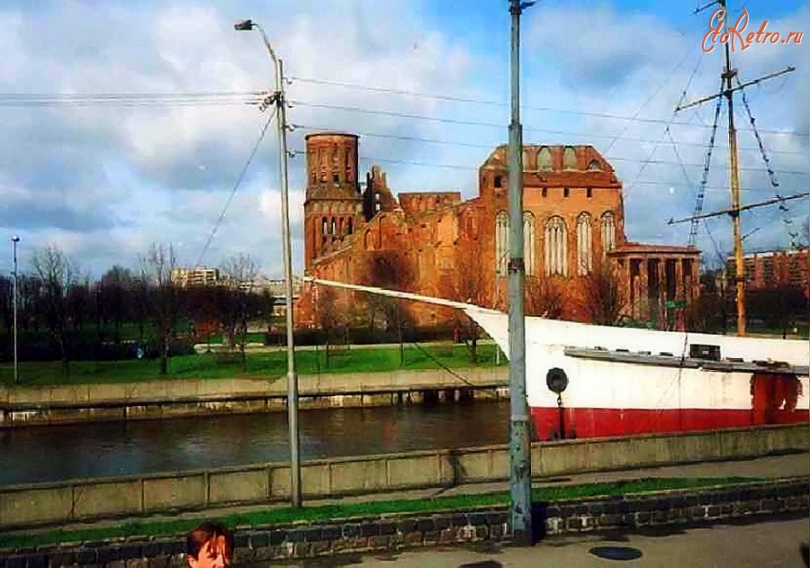 Калининград - Вид на восточную сторону Кафедрального собора со стороны Октябрьского  острова.