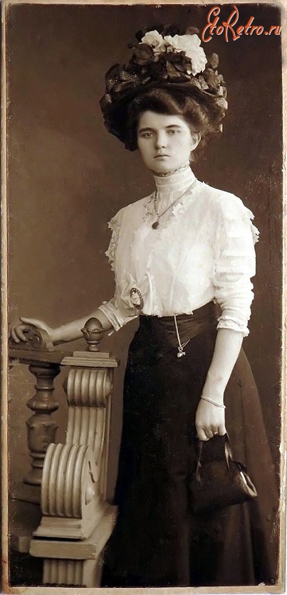Калининград - Кёнигсберг. Портрет девушки в шляпе.