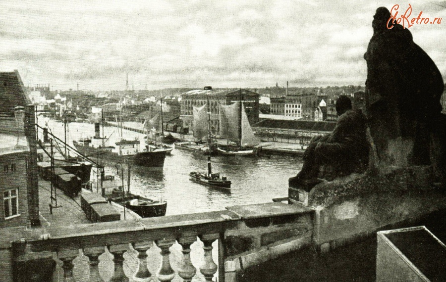Калининград - Koenigsberg. Blick vom Dach des Boersengebaeudes in Koenigsberg nach Westen auf die Hafenanlagen am Aussenpregel.