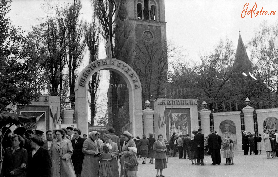 Калининград - Калининград.  Центральный вход в парк им. Калинина.