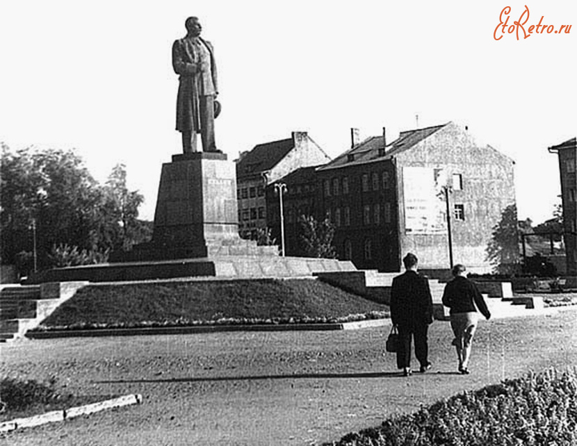 Калининград - Калининград. Памятник Сталину в сквере на улице Театральной.