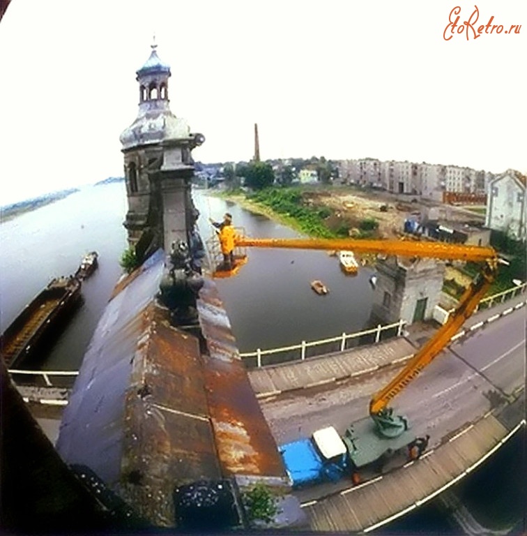 Советск - Советск. Ремонт южного портала моста Королевы Луизы. Фото 1994 года.